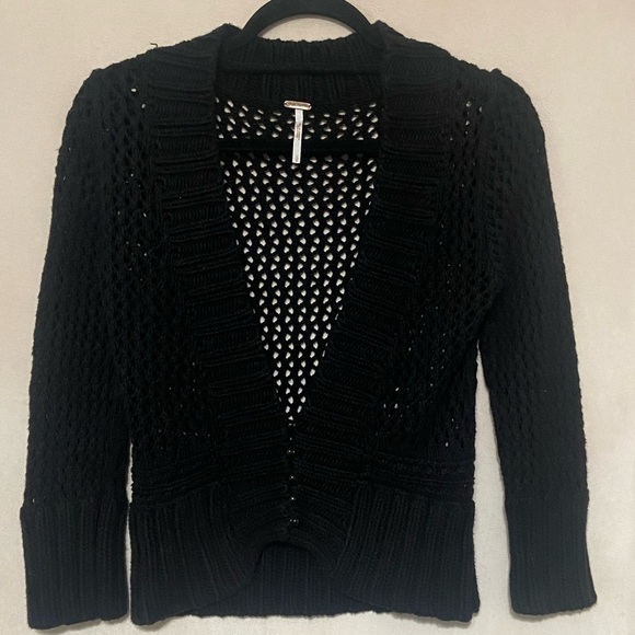 Free People EUC chunky crochet open knit crop cardigan with buttons size L - Picture 2 of 5